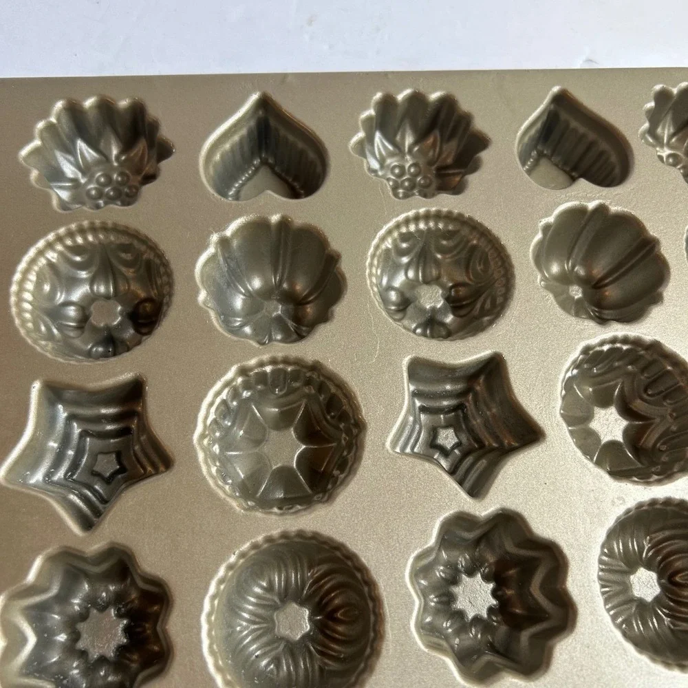 Nordic Ware Bundt Teacake & Candies Pan 30 Cavity Gold‎ Cast Aluminum 2.5 Cup